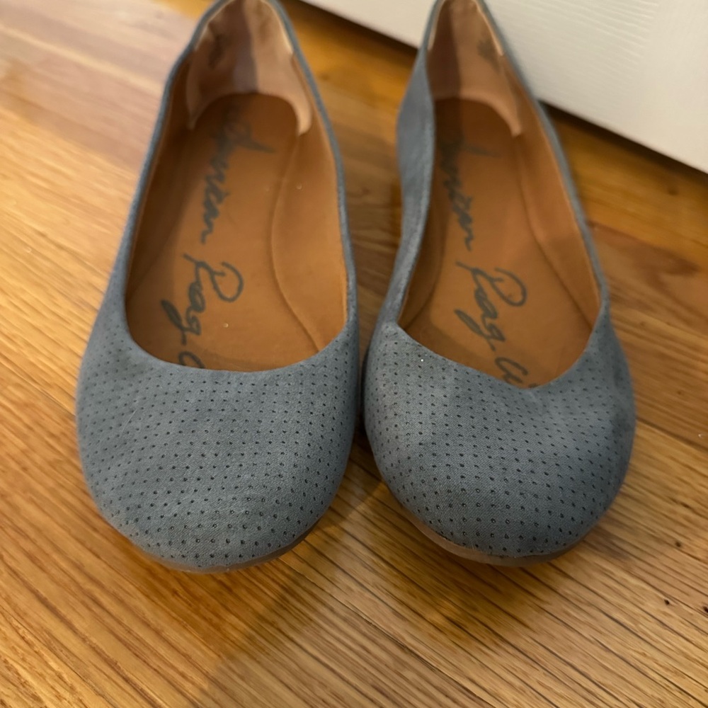 blue flats - Picture 2 of 3